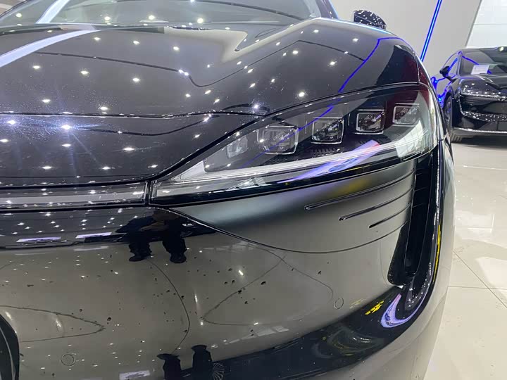 Фото 2 - Luxeed R7