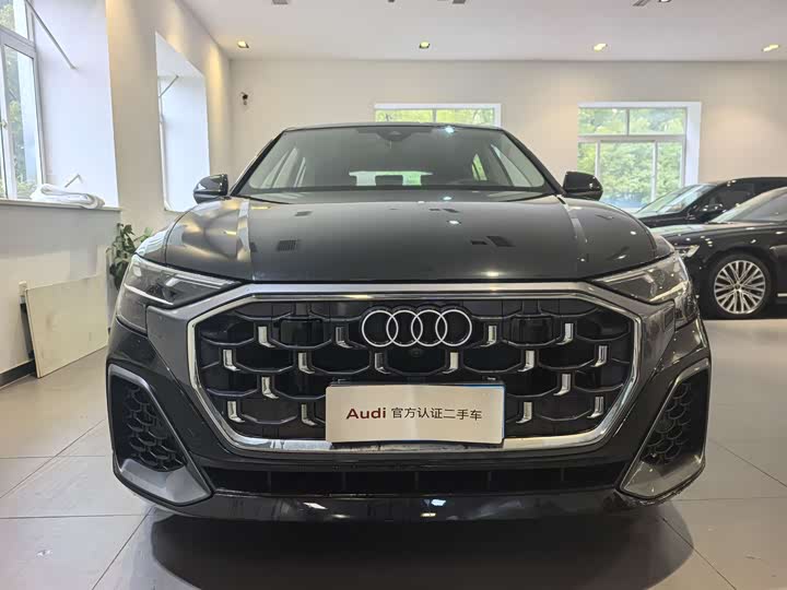 Фото 2 - Audi Q8