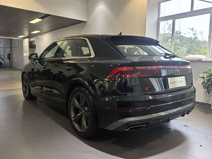 Фото 3 - Audi Q8