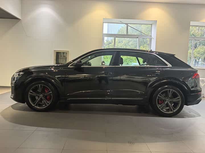 Фото 5 - Audi Q8