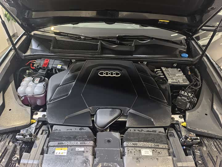 Фото 7 - Audi Q8