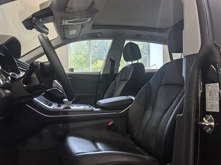 Фото 8 - Audi Q8