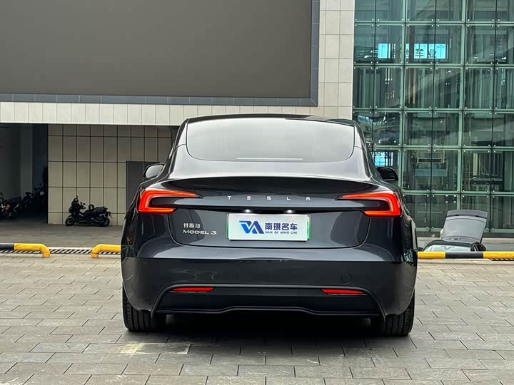 Фото 6 - Tesla Model 3