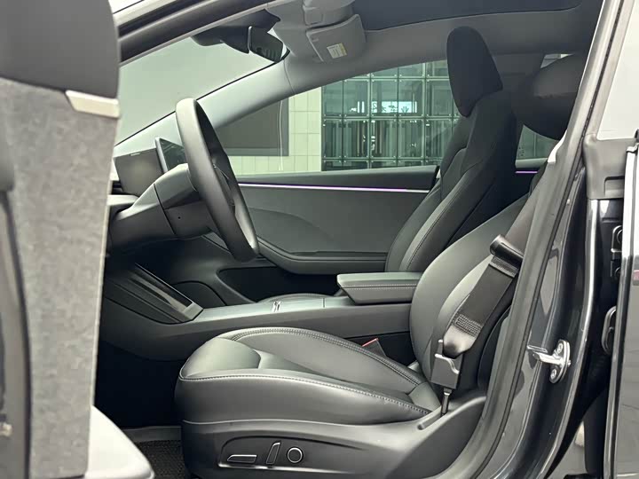 Фото 9 - Tesla Model 3