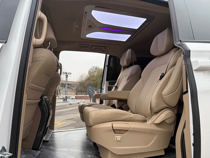 Фото 7 - Buick GL8 Hybrid