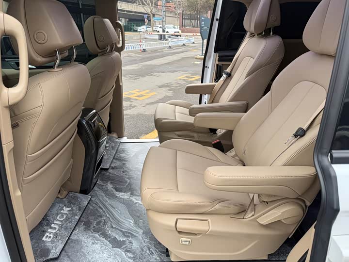 Фото 8 - Buick GL8 Hybrid