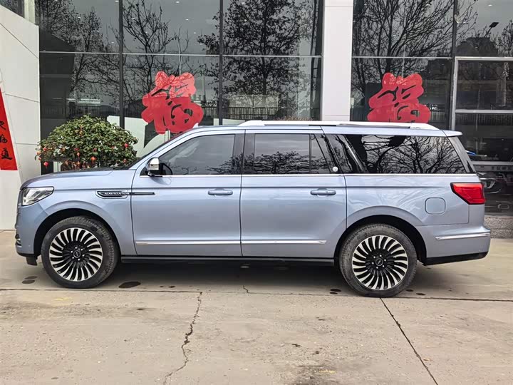 Фото 2 - Lincoln Navigator