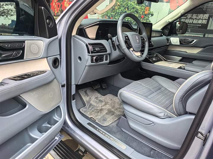 Фото 4 - Lincoln Navigator