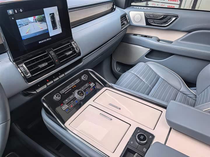 Фото 6 - Lincoln Navigator