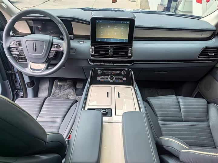 Фото 7 - Lincoln Navigator