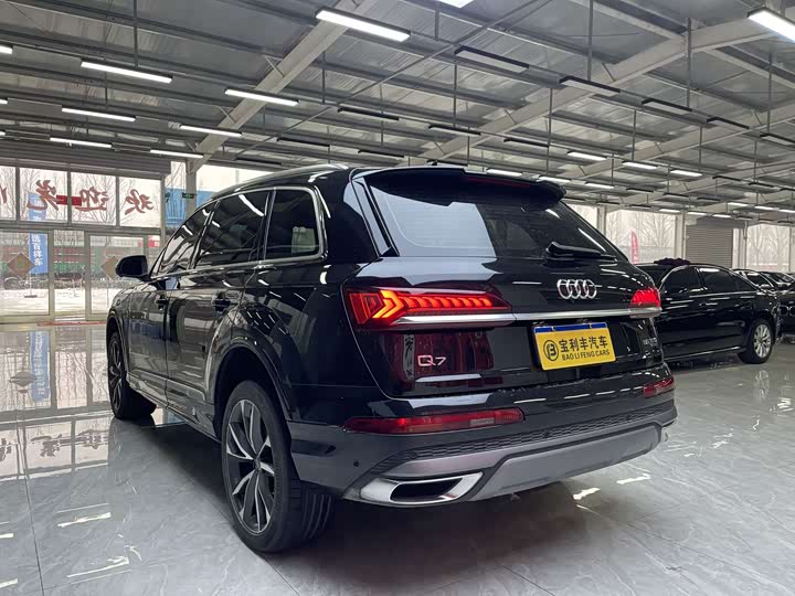 Фото 3 - Audi Q7