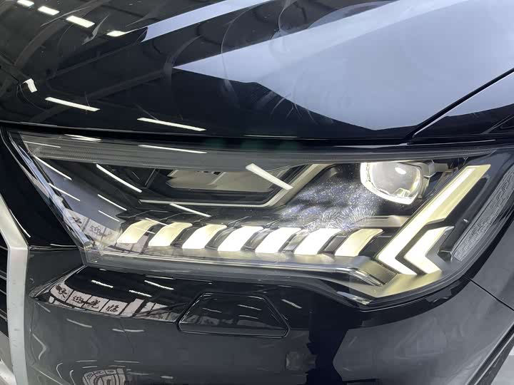 Фото 8 - Audi Q7