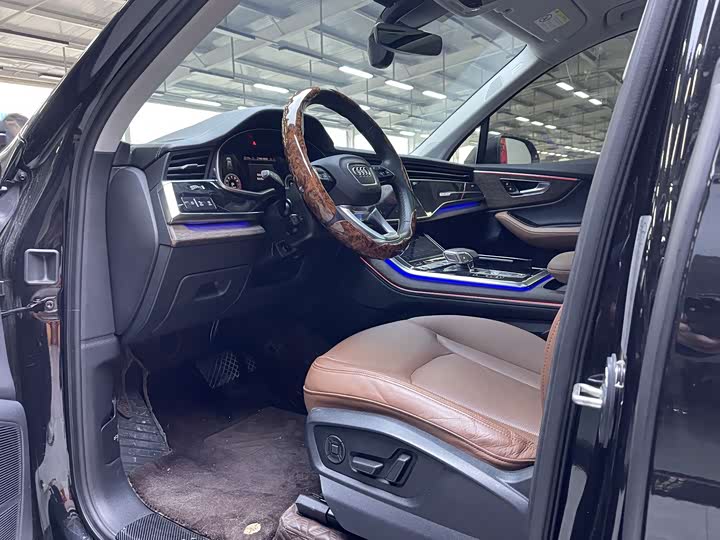 Фото 9 - Audi Q7