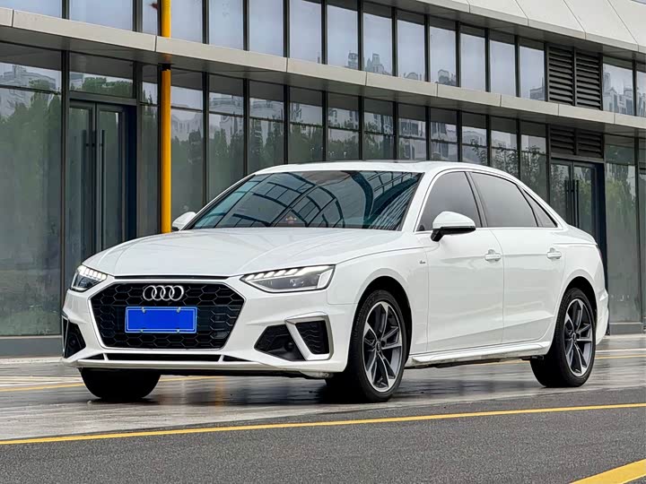 Фото 1 - Audi A4L