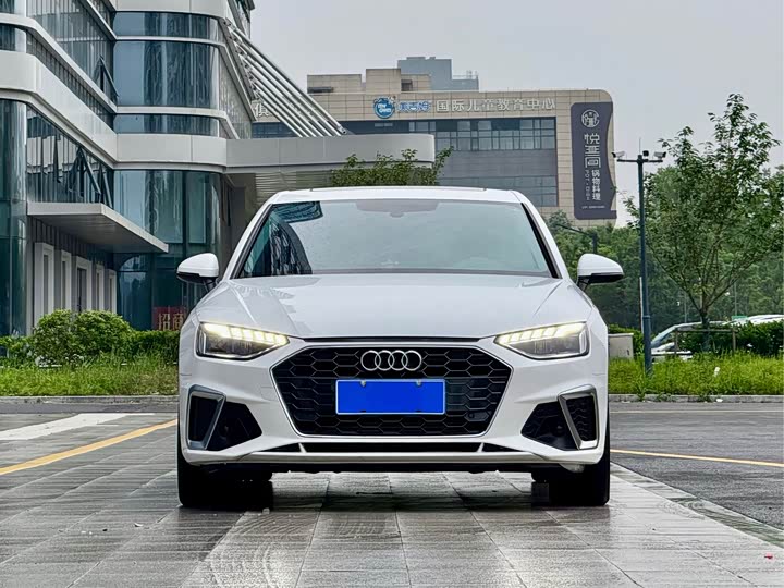 Фото 2 - Audi A4L