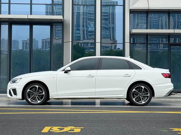 Фото 3 - Audi A4L