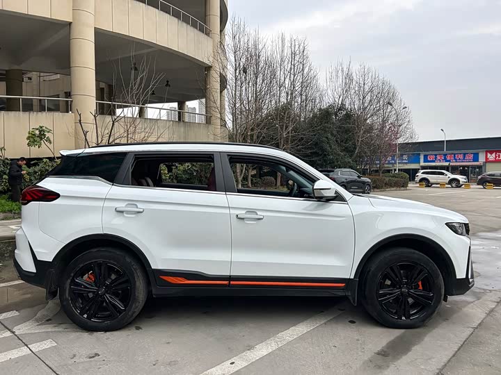 Фото 7 - Geely Atlas