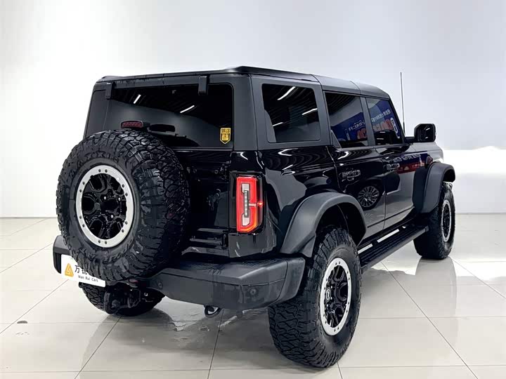 Photo 3 - Ford Bronco