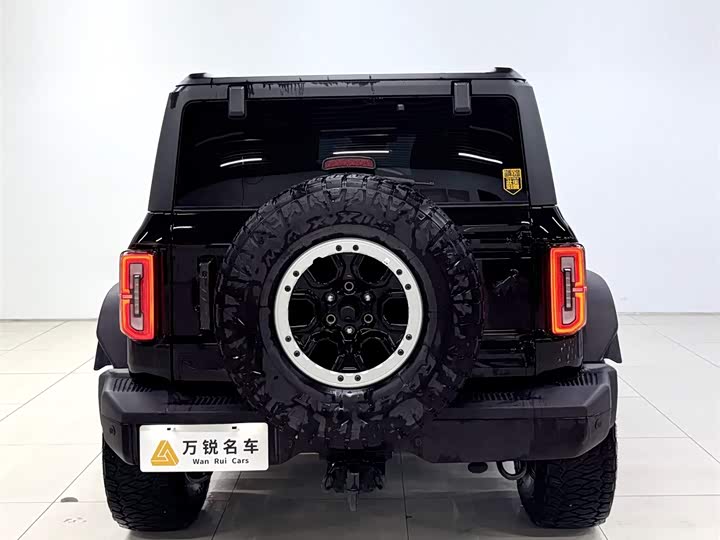 Photo 4 - Ford Bronco