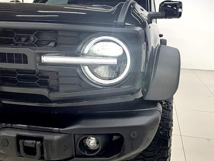 Photo 7 - Ford Bronco