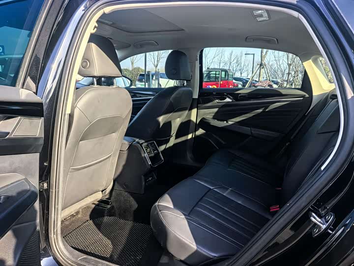 Фото 4 - Volkswagen Passat