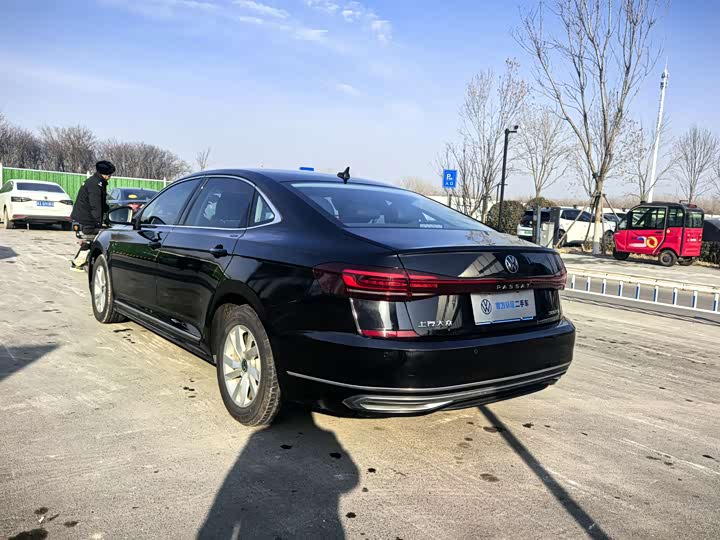 Фото 8 - Volkswagen Passat
