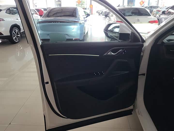 Фото 7 - Roewe D5X DMH