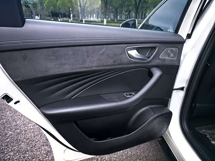 Фото 8 - Roewe D7