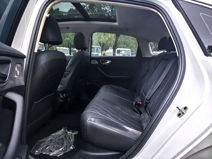 Фото 9 - Roewe D7