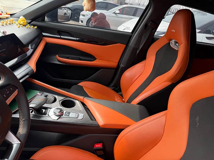 Фото 8 - Changan UNI-V