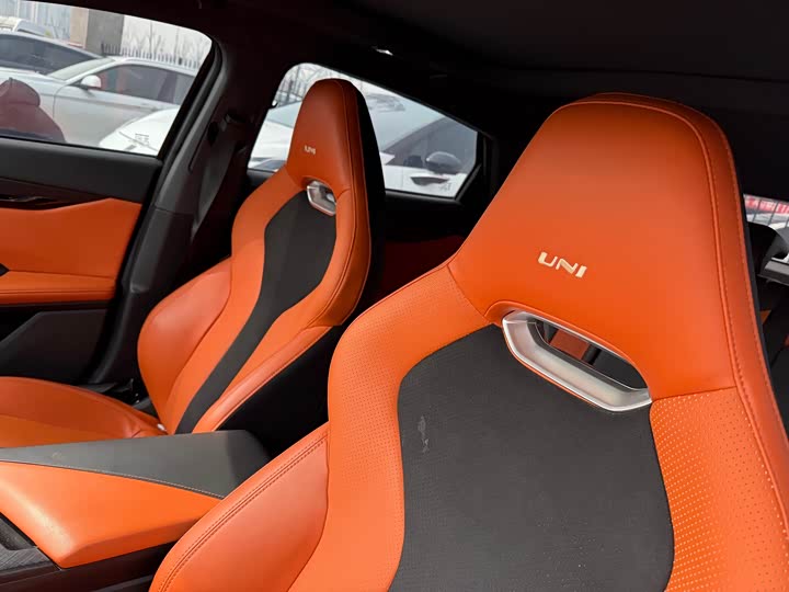 Фото 9 - Changan UNI-V