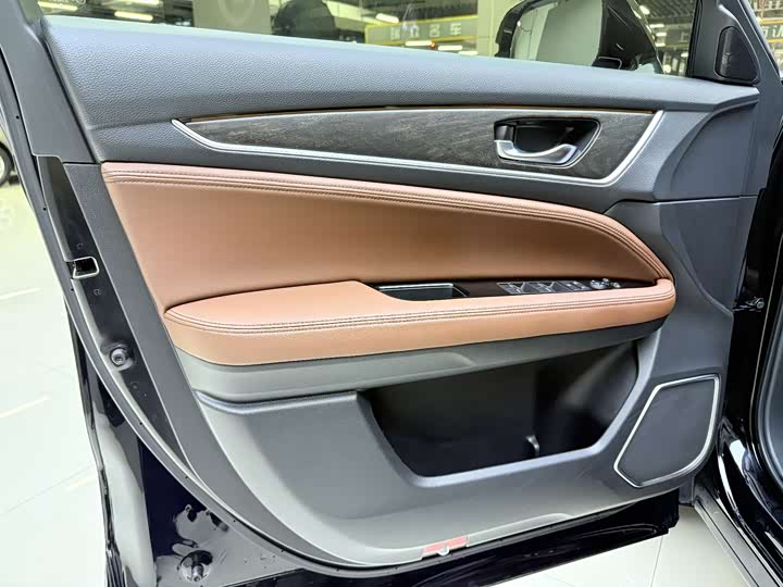 Photo 6 - Honda UR-V