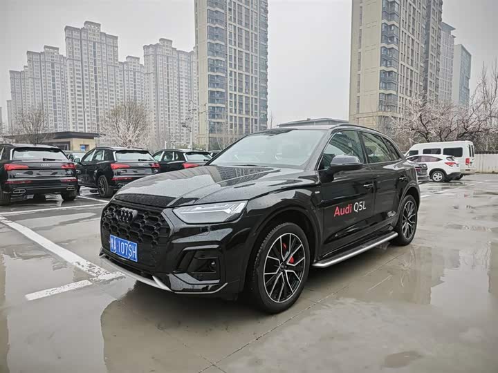 Фото 1 - Audi Q5L