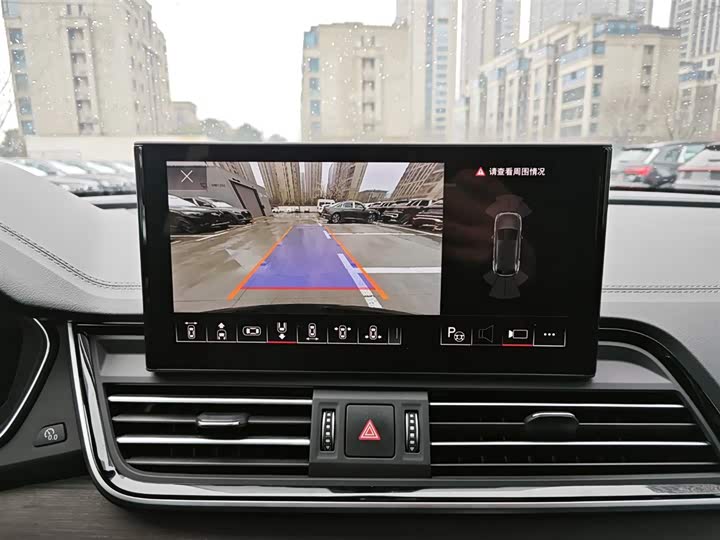 Фото 8 - Audi Q5L