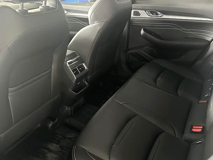 Фото 8 - Geely Preface