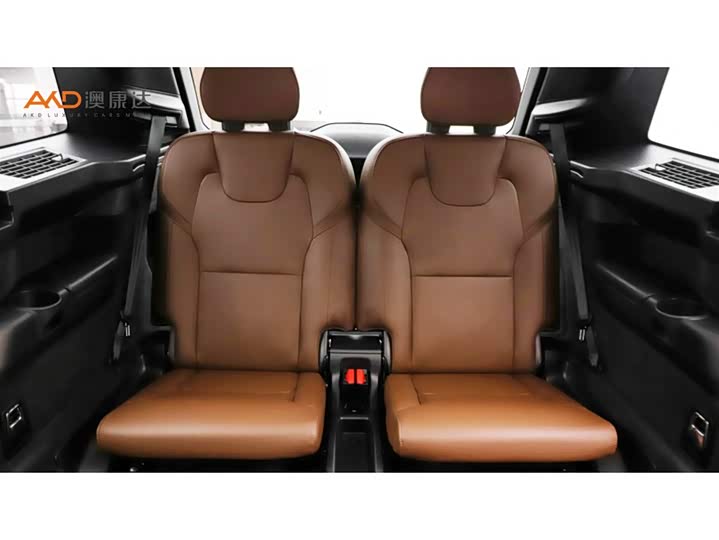 Фото 9 - Volvo XC90