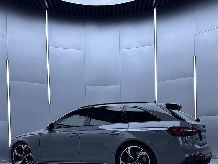 Фото 2 - Audi RS 4