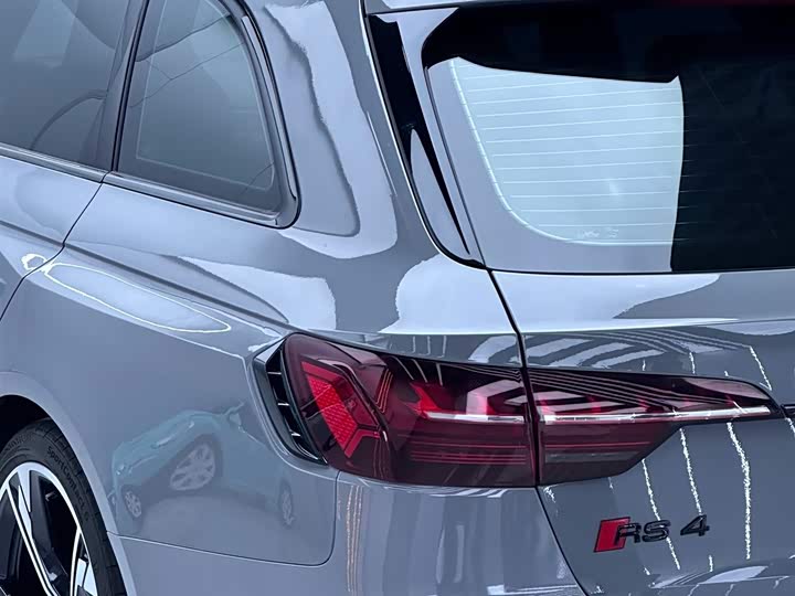 Фото 4 - Audi RS 4