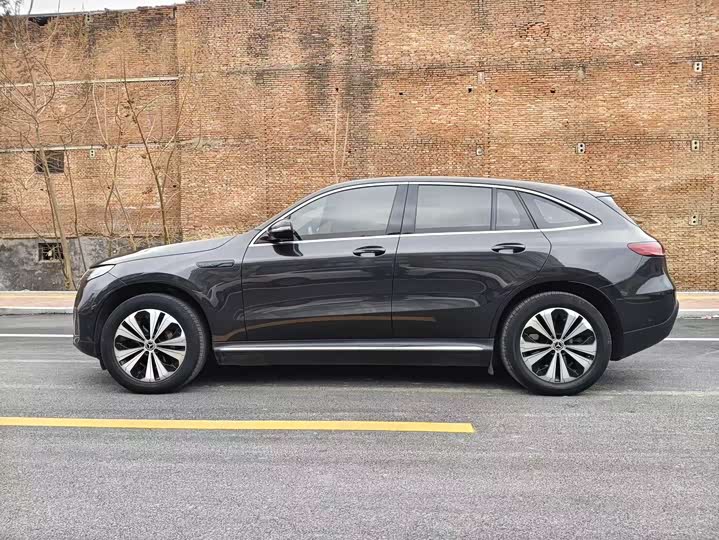 Фото 6 - Mercedes-Benz EQC