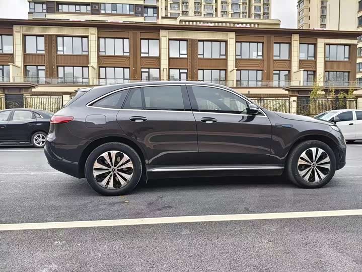 Фото 7 - Mercedes-Benz EQC