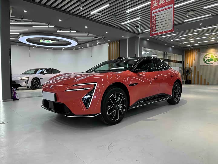 Фото 1 - Avatr 06