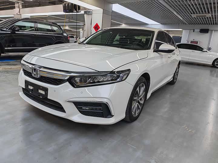 Фото 1 - Honda Inspire