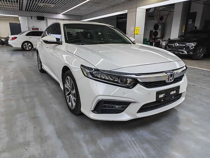 Фото 3 - Honda Inspire