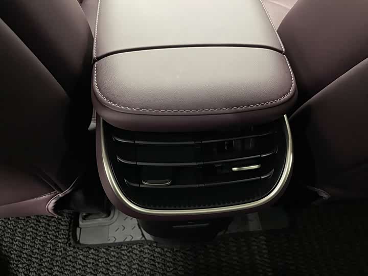 Фото 8 - Nio ET5T