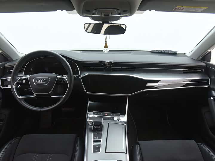 Фото 8 - Audi A7L