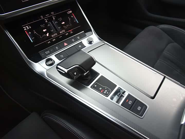 Фото 9 - Audi A7L