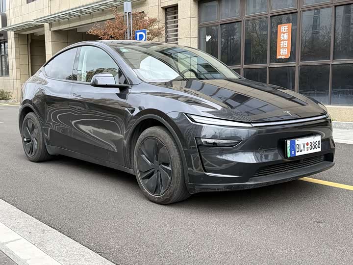 Photo 2 - Tesla Model Y