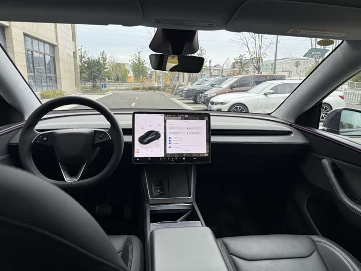Photo 4 - Tesla Model Y