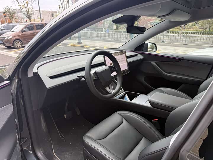 Photo 5 - Tesla Model Y