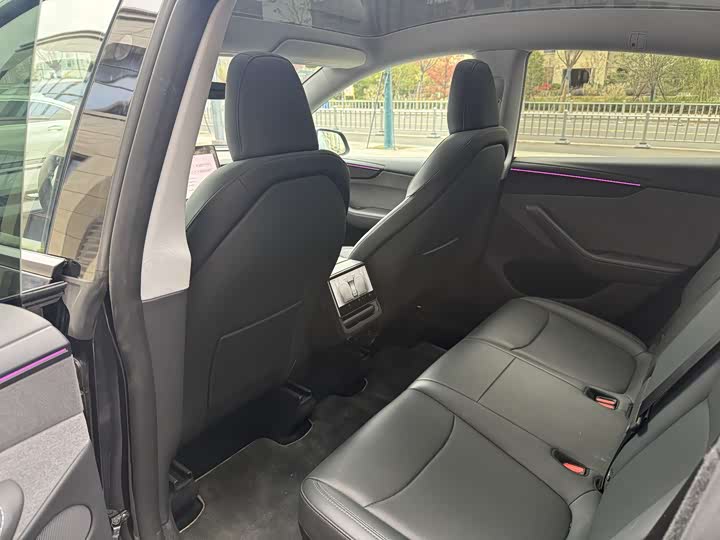 Photo 6 - Tesla Model Y